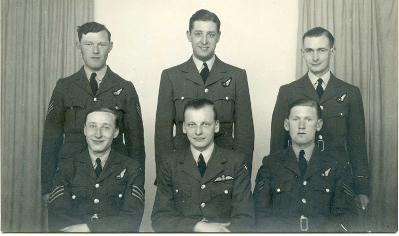 Fortress_HB801_crew_plus_Sgt_Harold_James_Heath