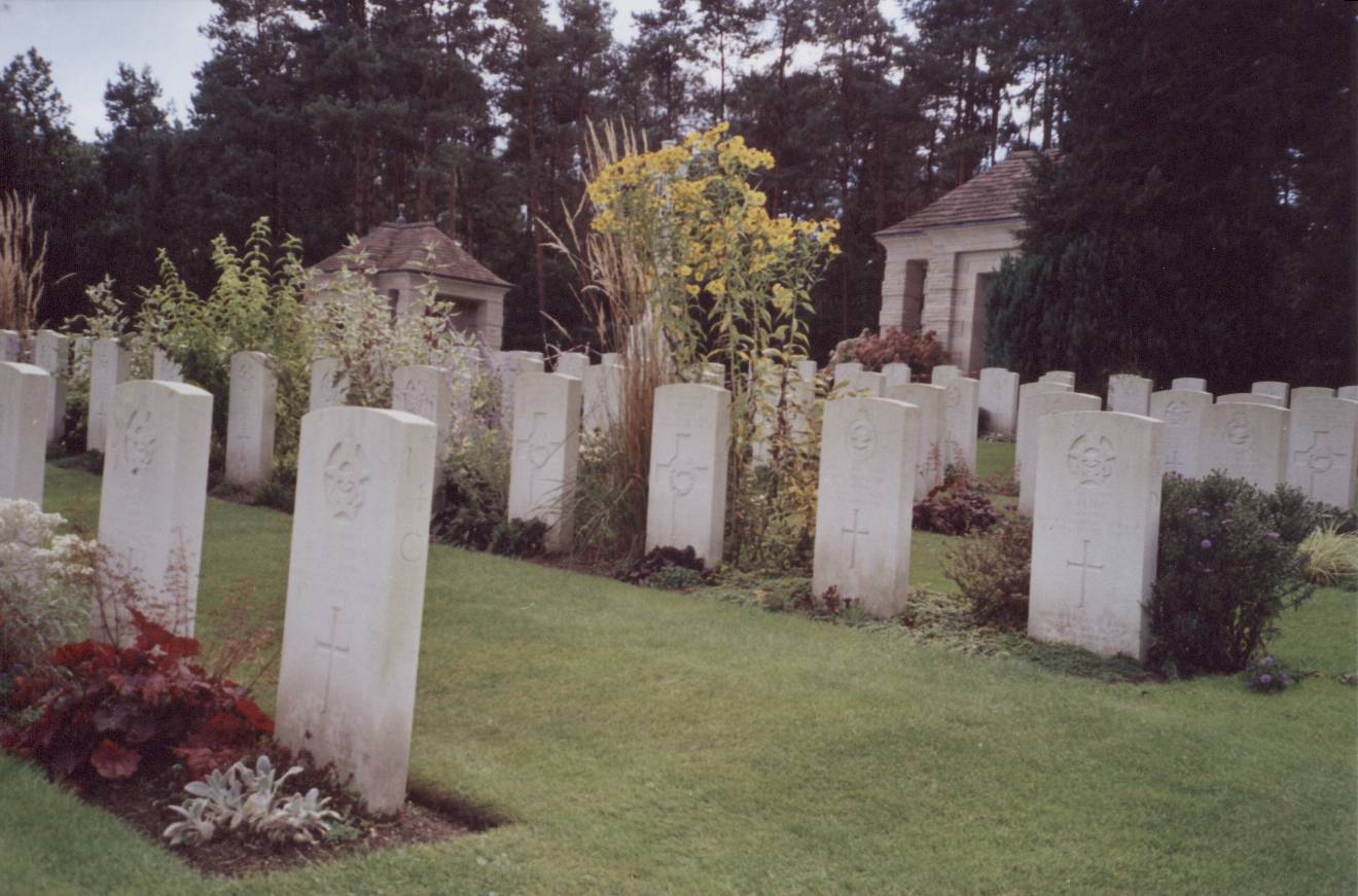 Fortress_KJ106_graves_at_Becklingen