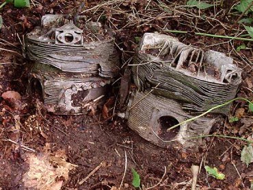 Stirling_BK599_crash_site_cylinder_heads