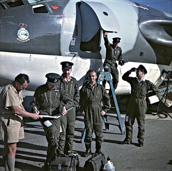 Victor_XH588_Crew_2