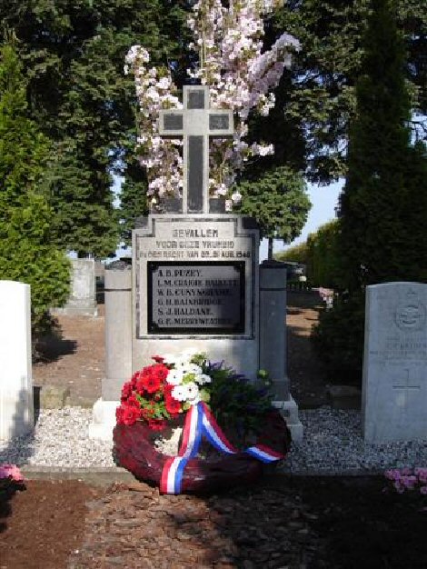 Wellington_T2559_memorial_and_graves