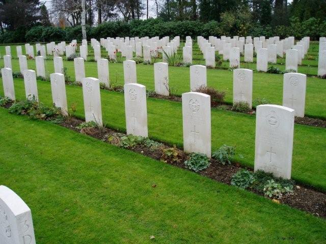 Wellington_Z1148_Crew_headstones