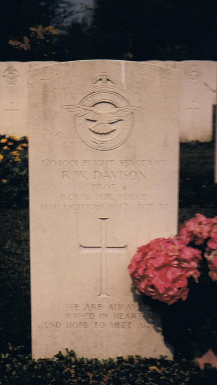 Davison_Ron_grave