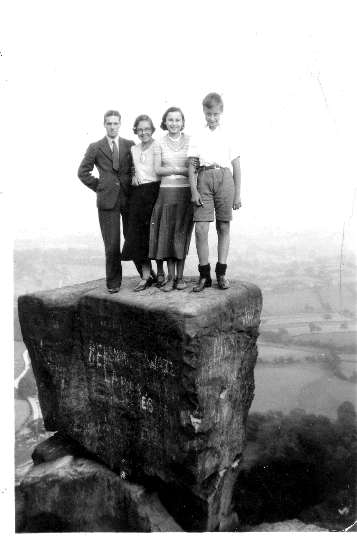 Dicks_Ronald_with_Molly_Sanders_and_others_at_Monsall_Head