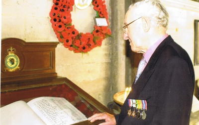 Tate_Tom_with_the_214_Squadron_book_of_remembrance_at_Ely_Cathedral